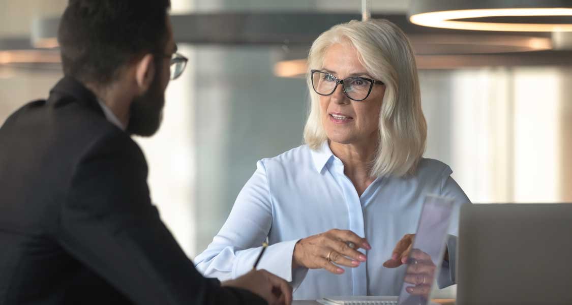 A trustee expert meeting with a client