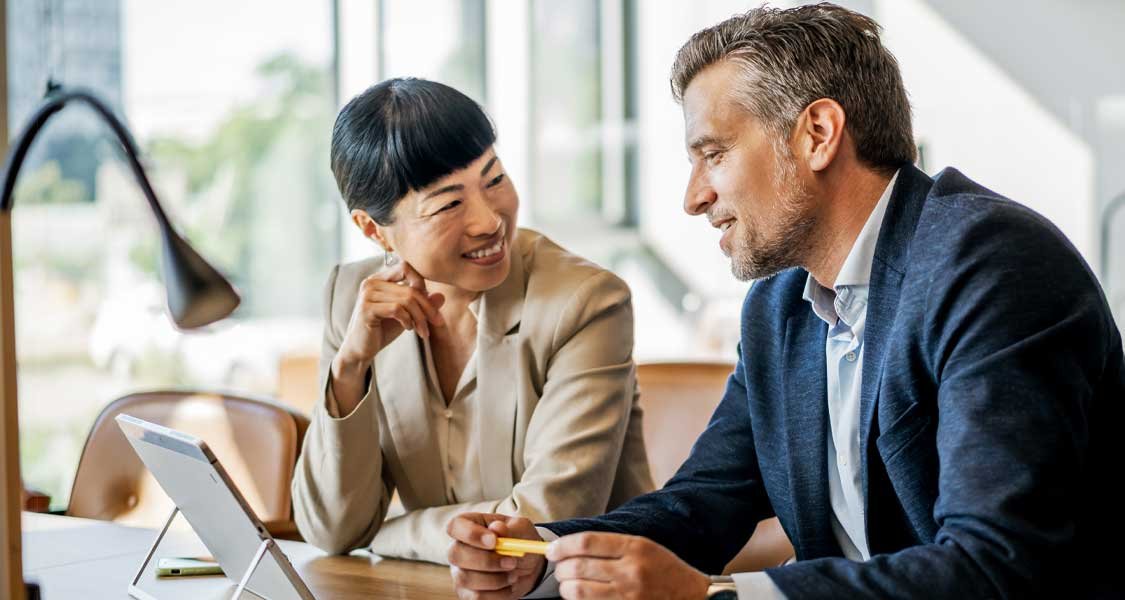 A trustee expert meeting with a client