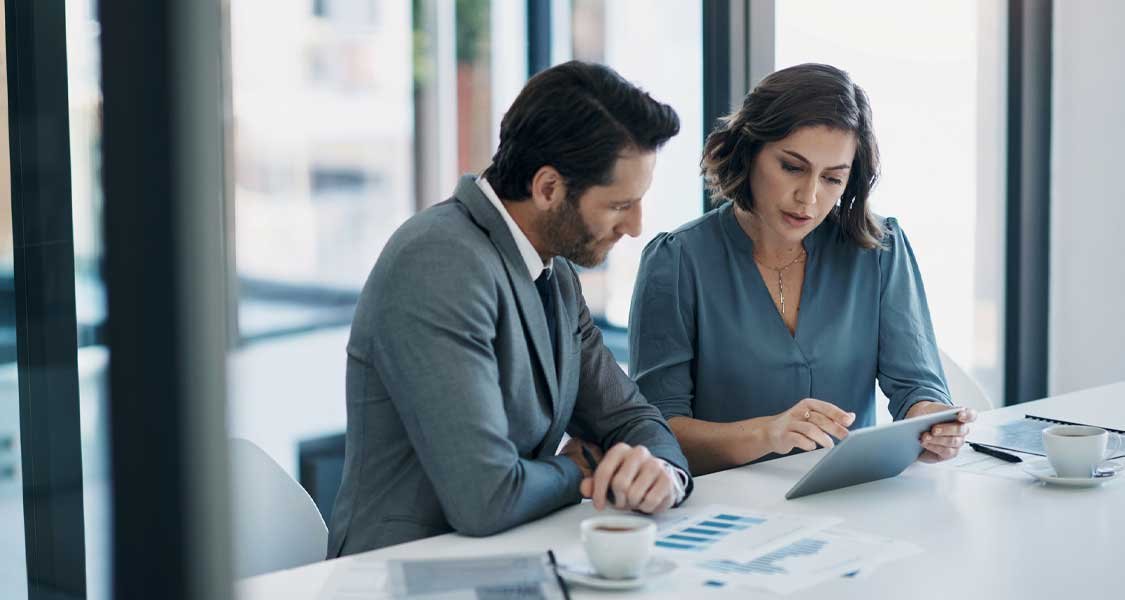 A trust company expert meeting with a business owner